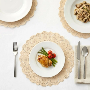 Paper plate placemat