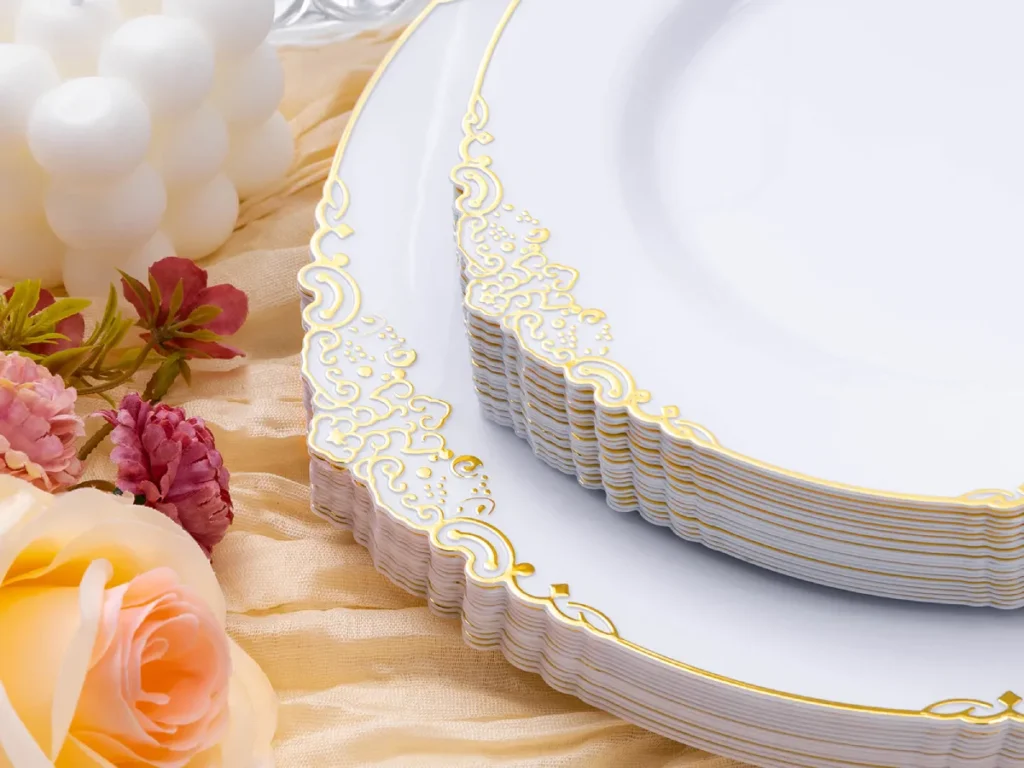 Vintage plastic plates with exquisite hot stamping lace rim